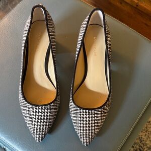 Ann Taylor Houndstooth Flats in Black and White